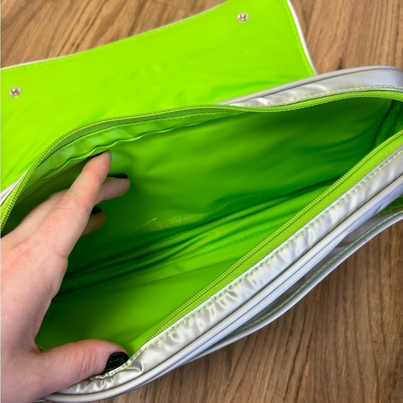 Clinique Makeup Travel Bag Silver Neon Green Snaps - Picture 4 of 8